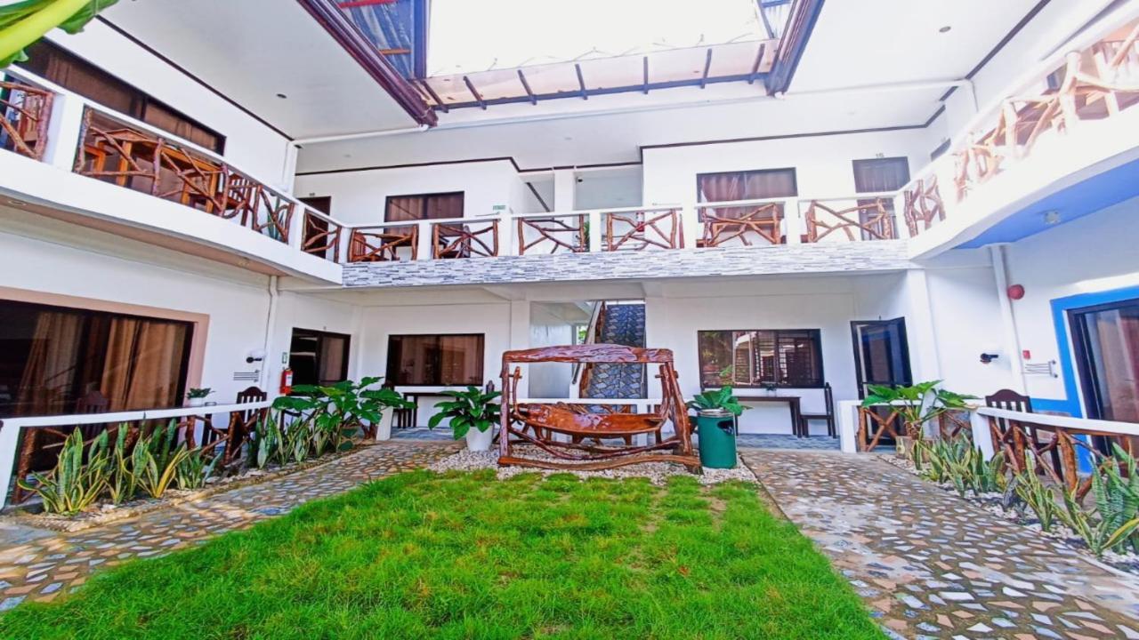 Hotel Oasis Port Barton 3*