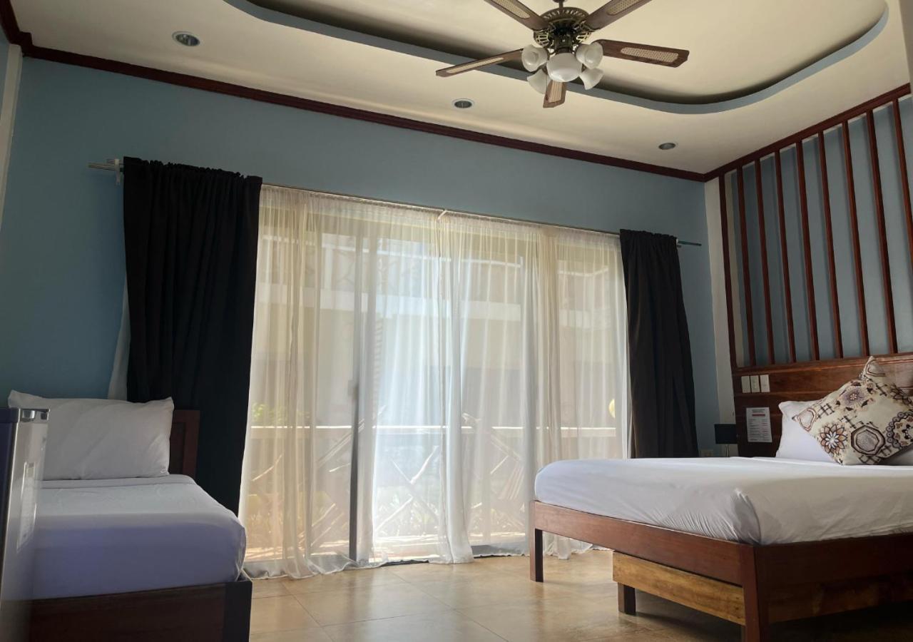 Hotel Oasis Port Barton 3*