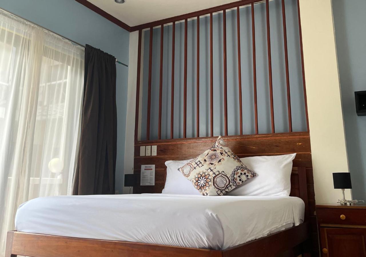 Oasis Port Barton Hotel 3*